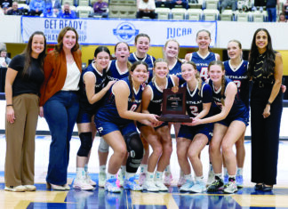 Pioneers pull away from Raiders to hoist third place trophy