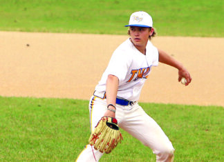 DL rallies twice to sweep TRF in doubleheader